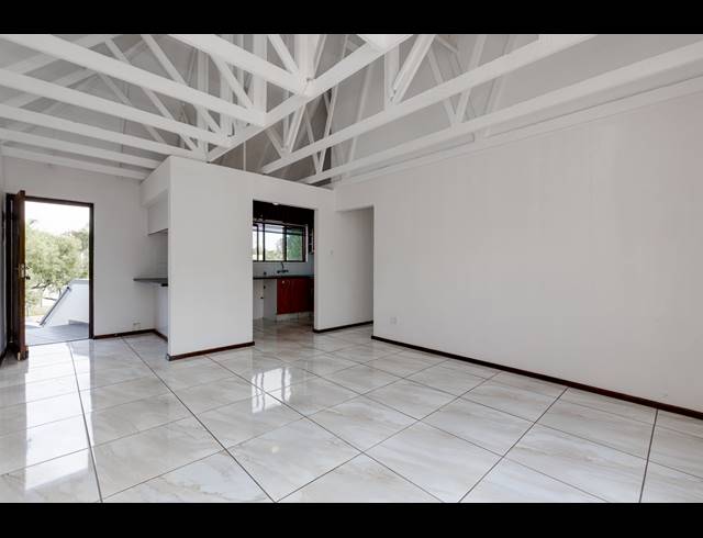 2 BEDROOM APARTMENT FOR SALE IN SUNNINGHILL